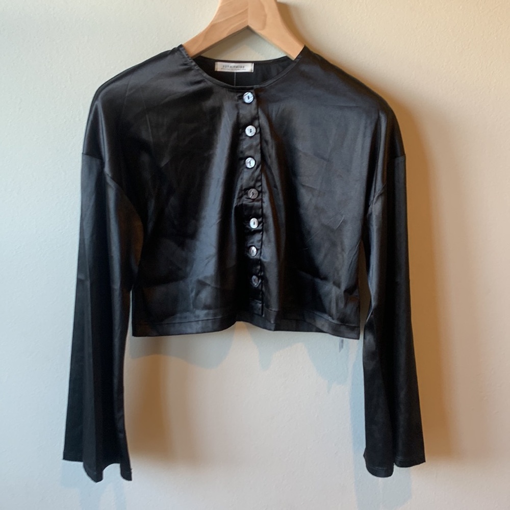 12th Tribe Black Cropped Button-Up Long Sleeve Top